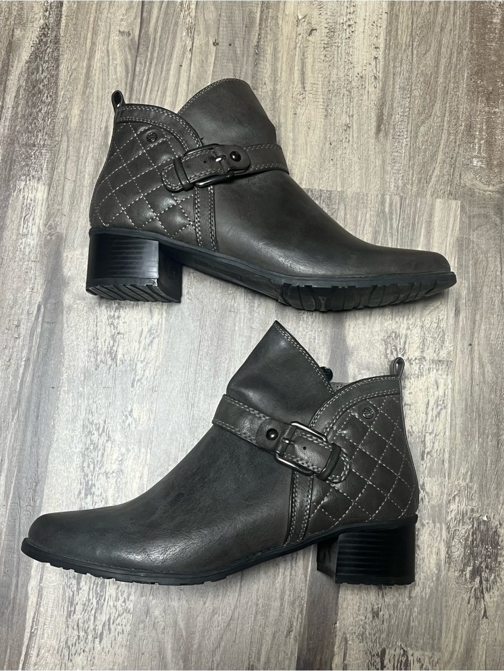 Dana Buchman Dorsa Grey Quilted Faux Leather Ankle Boots Size 8.5 M